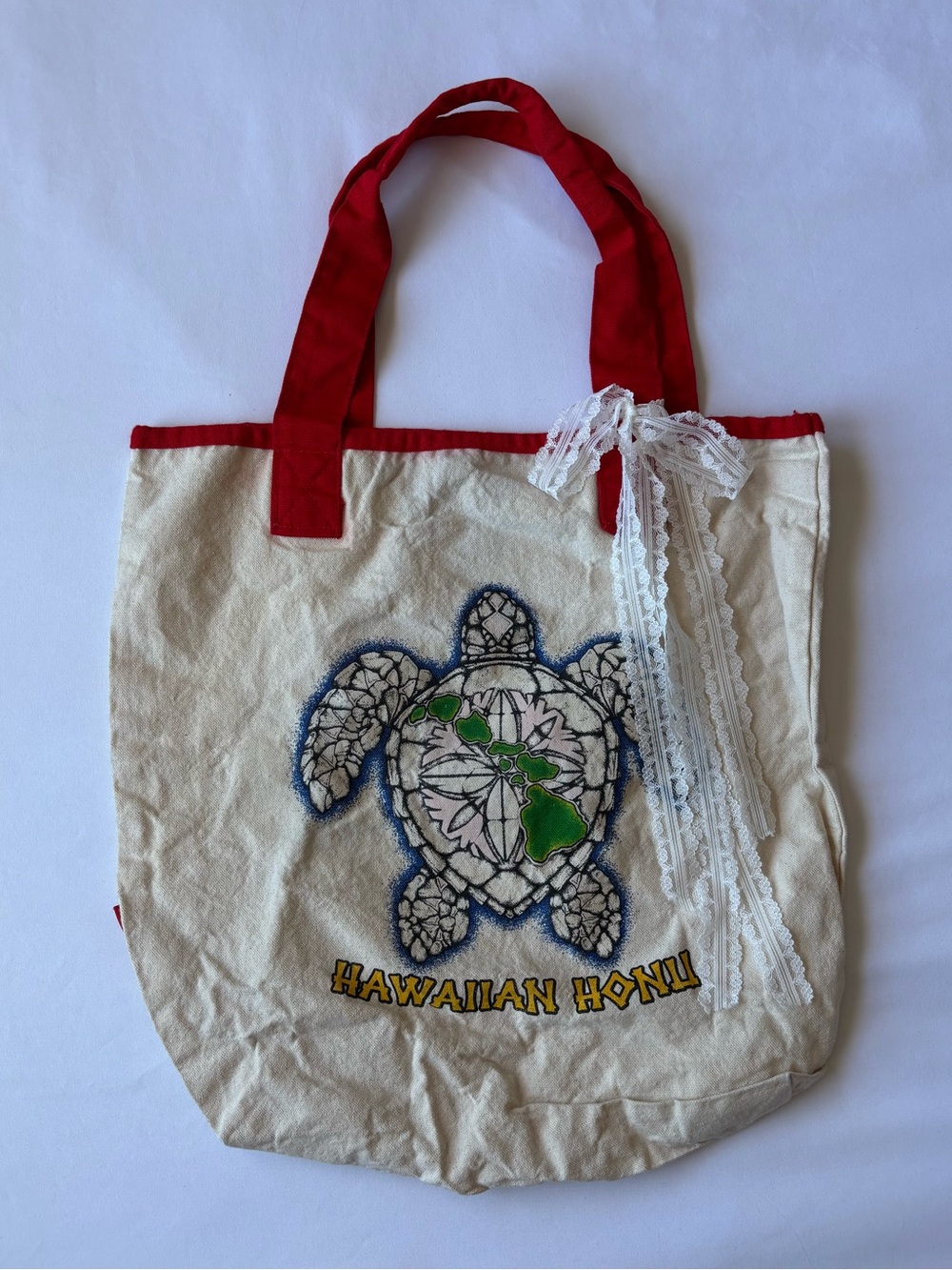 Red Hawaiian tote bag with lace ribbons